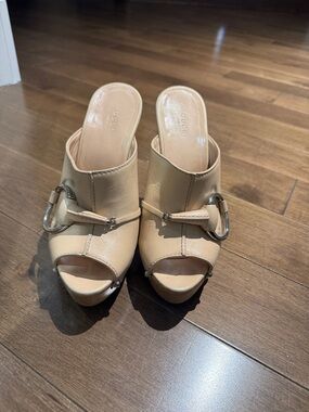 Gucci Beige Leather Peep-Toe Mule Slides with Horsebit
